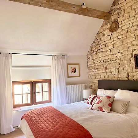Bed and Breakfast La Cour des Délices Gigny  Exterior foto